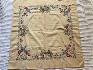 VTG Handmade Embroidered  Scandinavian Folk Art Square Linen Tablecloth 31 x 30