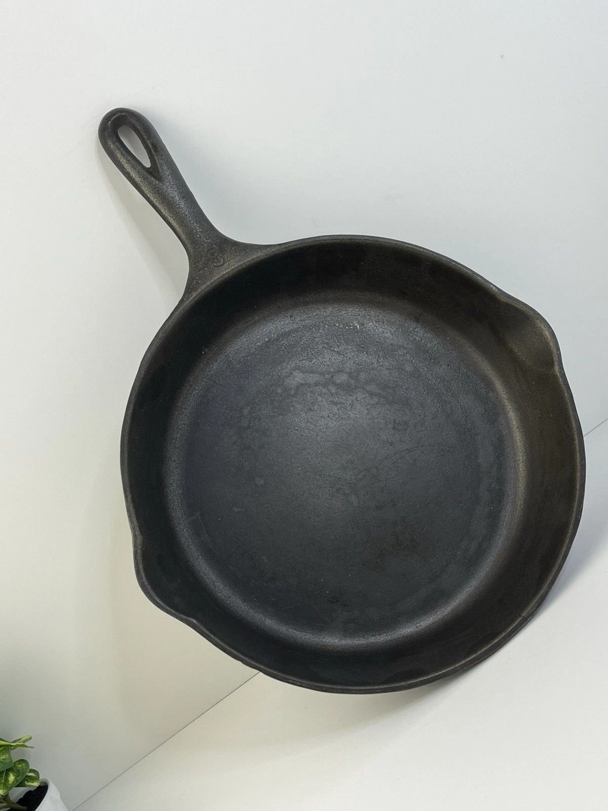 Wagner Ware Sidney Cast Iron Skillet #8 1058 V 10” USA Stylized Logo Vtg 30s