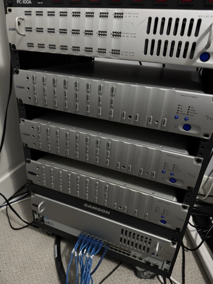 Consola de mezclas digital Avid S5 Fusion y escritorio en excelente estado, caja abierta Foto 2 de 4