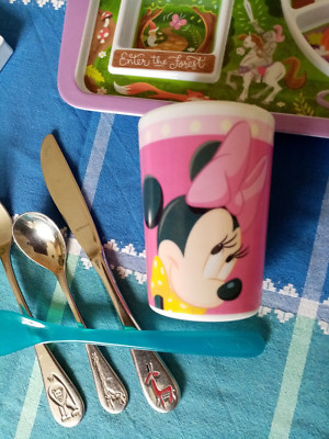 Kinder Fred Dinner Gewinner/Pingeliger Esser Teller & Besteck Set & Disney Becher Tasse