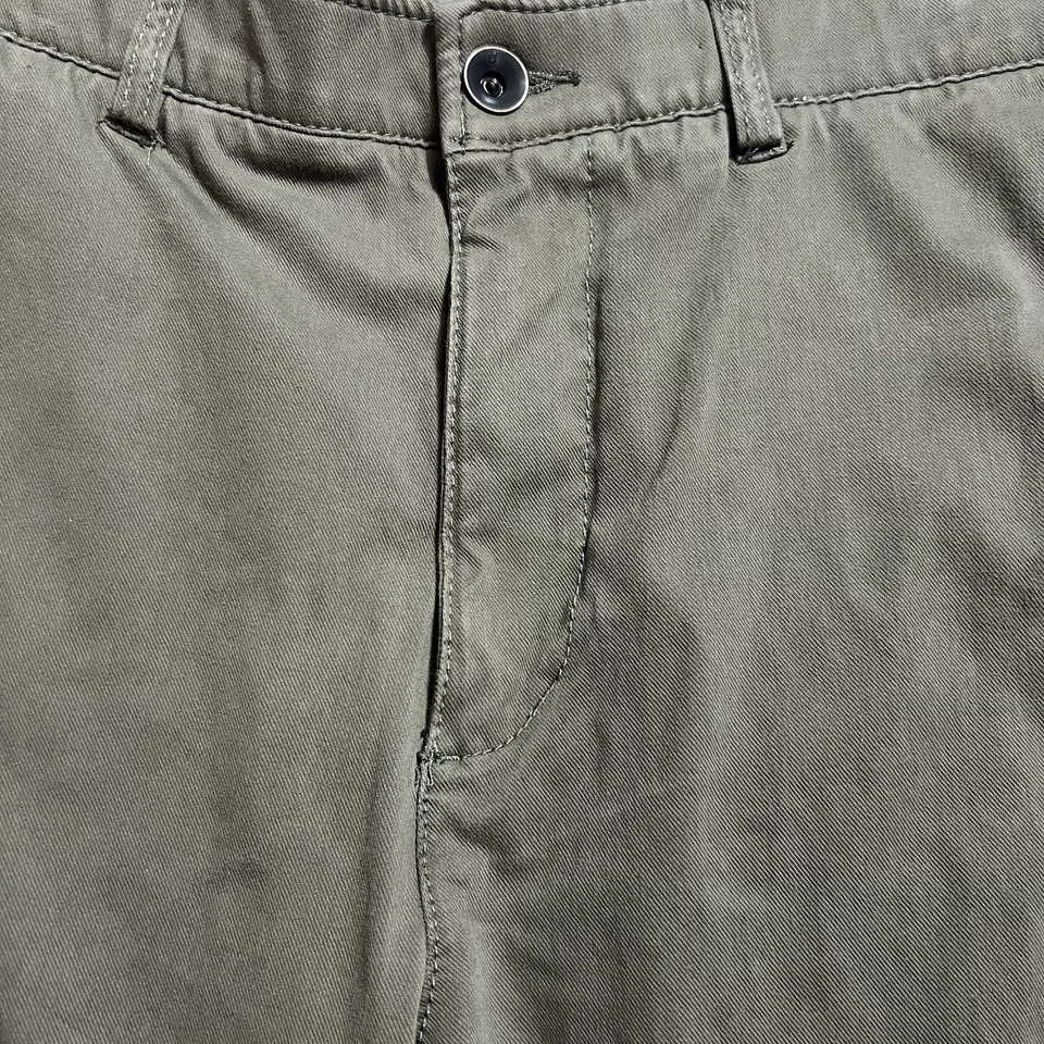 Pantalones cortos cargo Union Bay verde oliva para hombre talla 36 tiro alto entrepierna 11" Foto 4 de 4