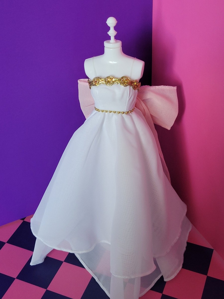 open lace back dress Amazon.com: Ichibansho Figure - The Movie Sailor Moon Eternal main image 1