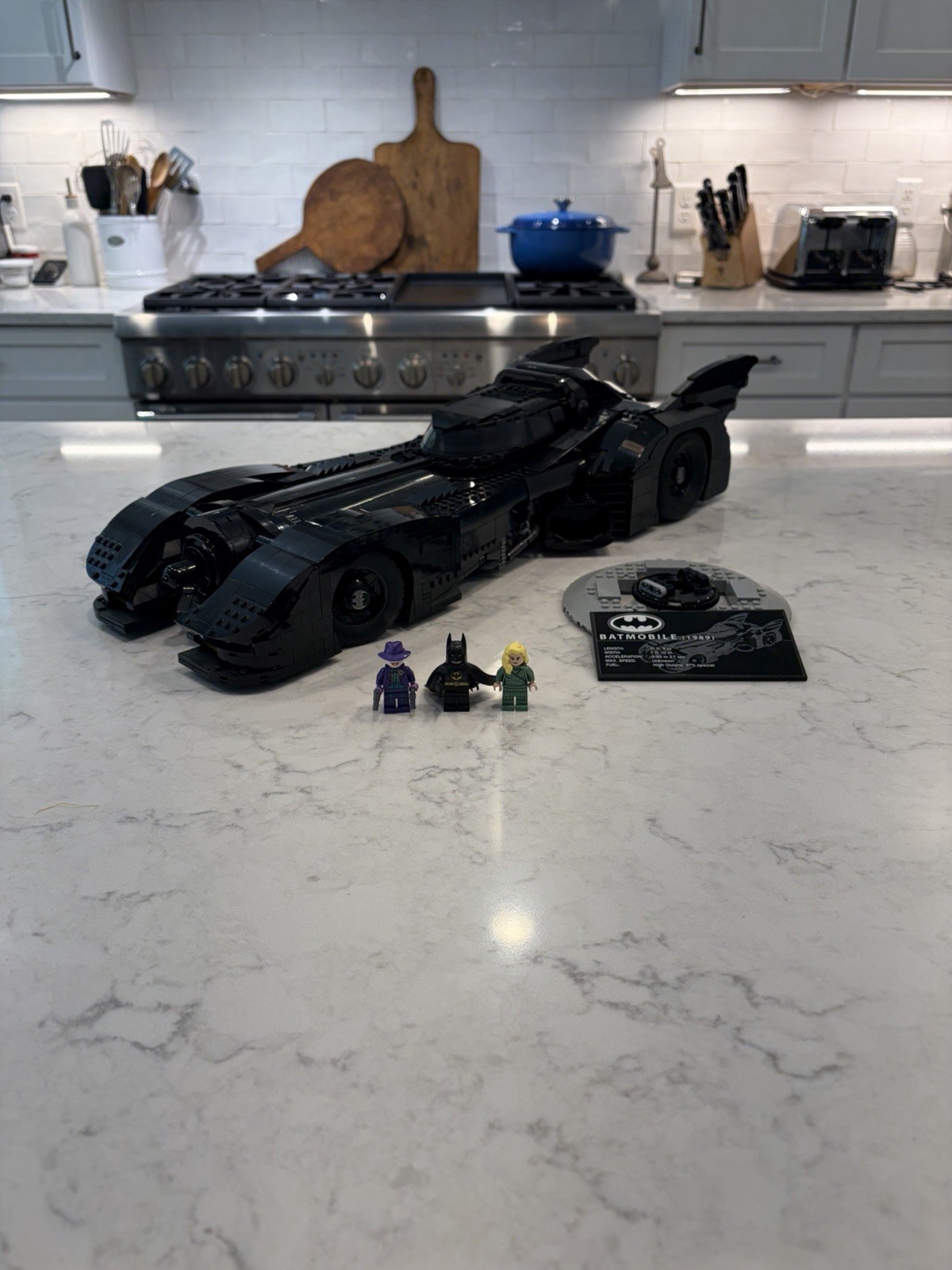 LEGO 1989 batmobile 76139 complete build with minifigures