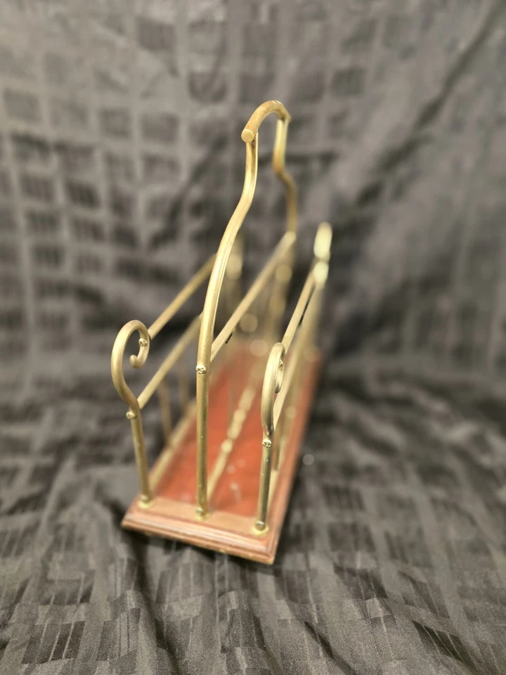 ANTIGUO CARGADOR VINTAGE ART DECO CAOBA Y LATÓN CON PATAS DE LATÓN ESPIRAL Foto 4 de 4