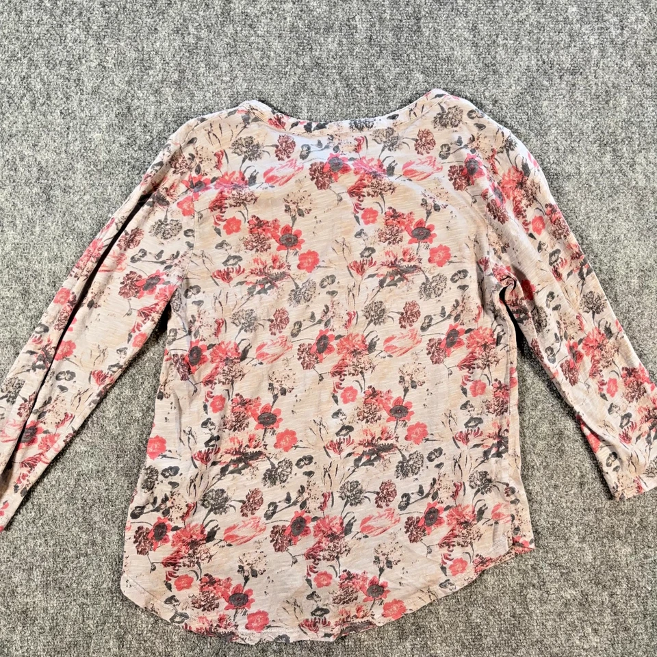 Lucky Brand 灰色红色黑色花卉亨利上衣 M 长袖 5 按钮 100% 棉 — 第 2/4 张图片