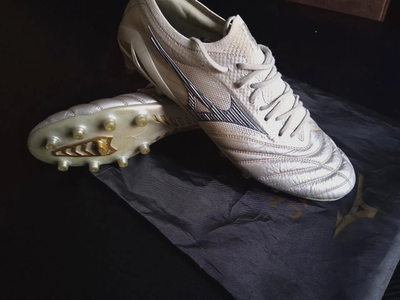 Mizuno Morelia Neo 4 Beta Japan Silver, US 11.5 Men Used with Box