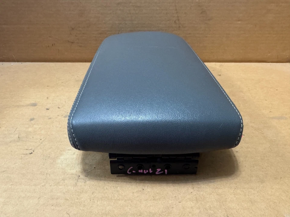 2008 2009 Mercury Sable Center Console Gray Leather Armrest Top Lid Storage OEM - Image 4 of 4