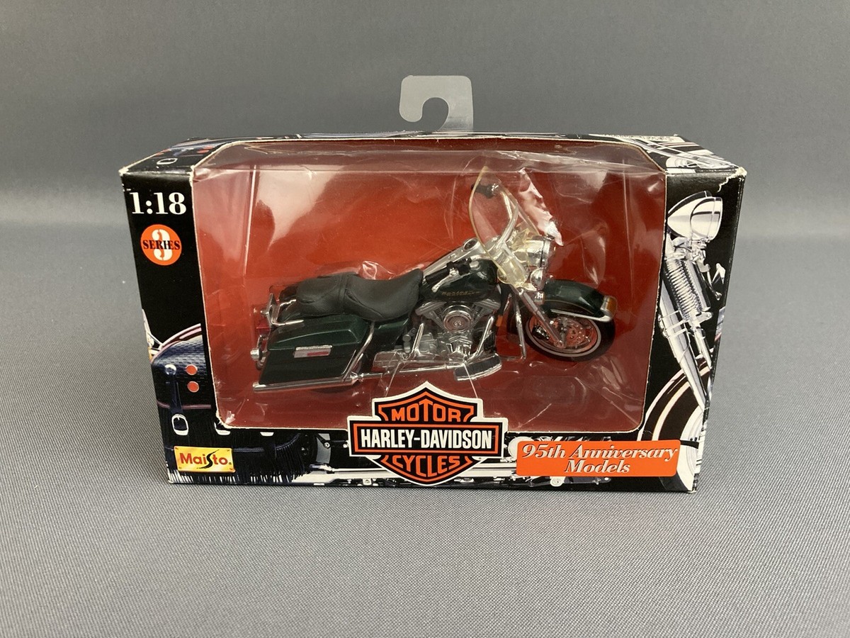 Maisto Harley Davidson FLHT Electra Glide 1/18 Scale RARE Green