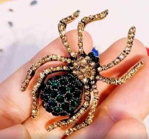 Authentic Vintage Look Gold Plated Green Spider Brooch Suit Coat Broach Pin Collar Z23G