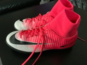 mercurial rosa con blanco