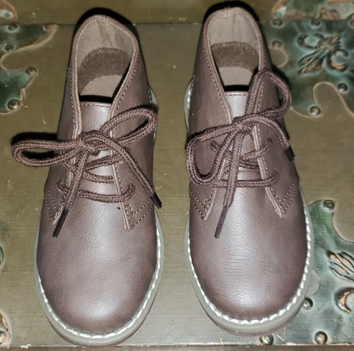 The Children's Place Brown Chukka Boots Dress Shoes Sz 10 Toddler Boys NEW *24 - Picture 2 of 5