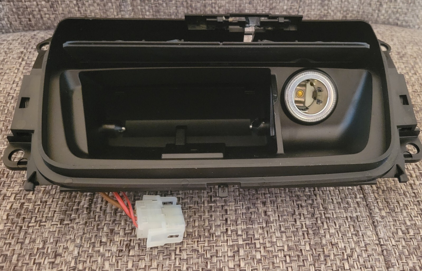 Bmw New Genuine E90 E91 Ashtry Housing Storing Partition 7132380 