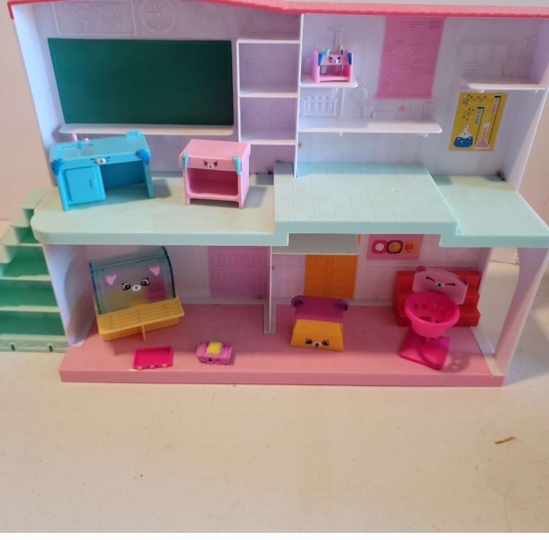 shopkins lot- High School, House with yard and pool, Juice Car, 2 closets, dolls