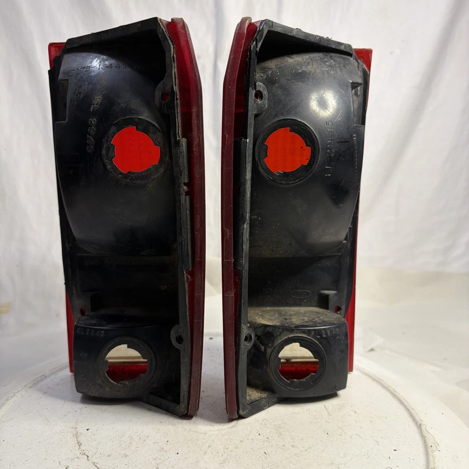 Luz trasera derecha e izquierda Ford Bronco II Ranger 1983-1990 AIP2RST-82TK usada Foto 2 de 4