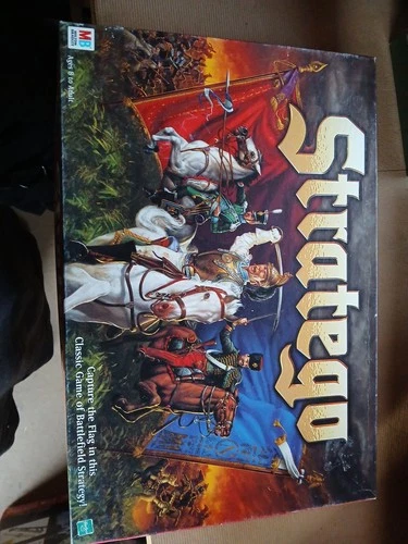Stratego Strategy Board Game Complete 1999 Milton Bradley  VTG