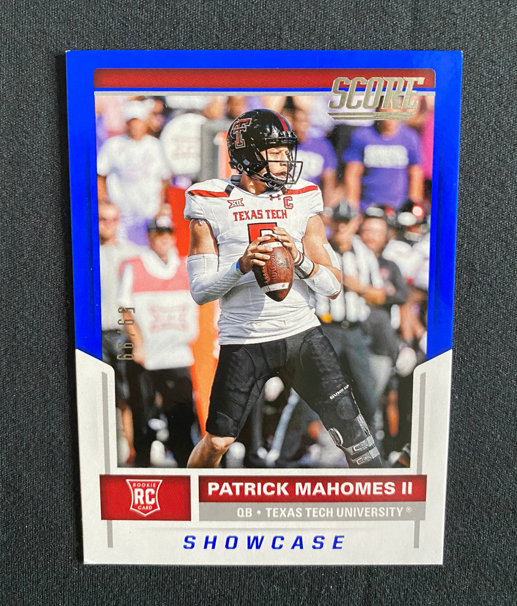 2017 Score Patrick Mahomes BLUE SHOWCASE # /99  Rookie Card No. 403, HOT STAR !!