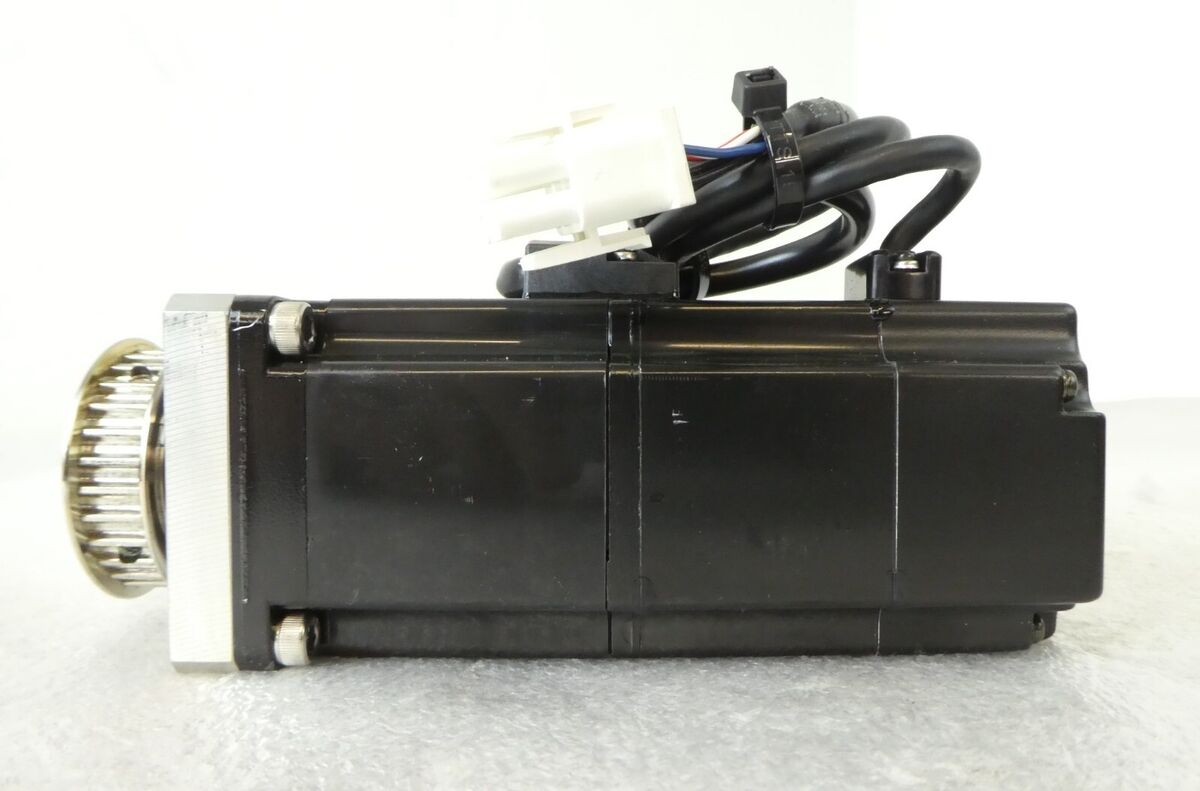 Yaskawa Electric SGMAH-02A1A4C AC Servo Motor Reseller Lot Yaskawa Electric SGMAH-02A1A4C AC Servo Motor Reseller Lot