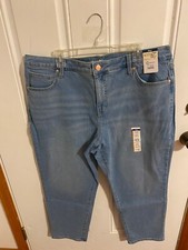 BRAND NEW WOMEN'S SIZE 18W PETITE TERRA  SKY light wash STRAIGHT LEG JEANS