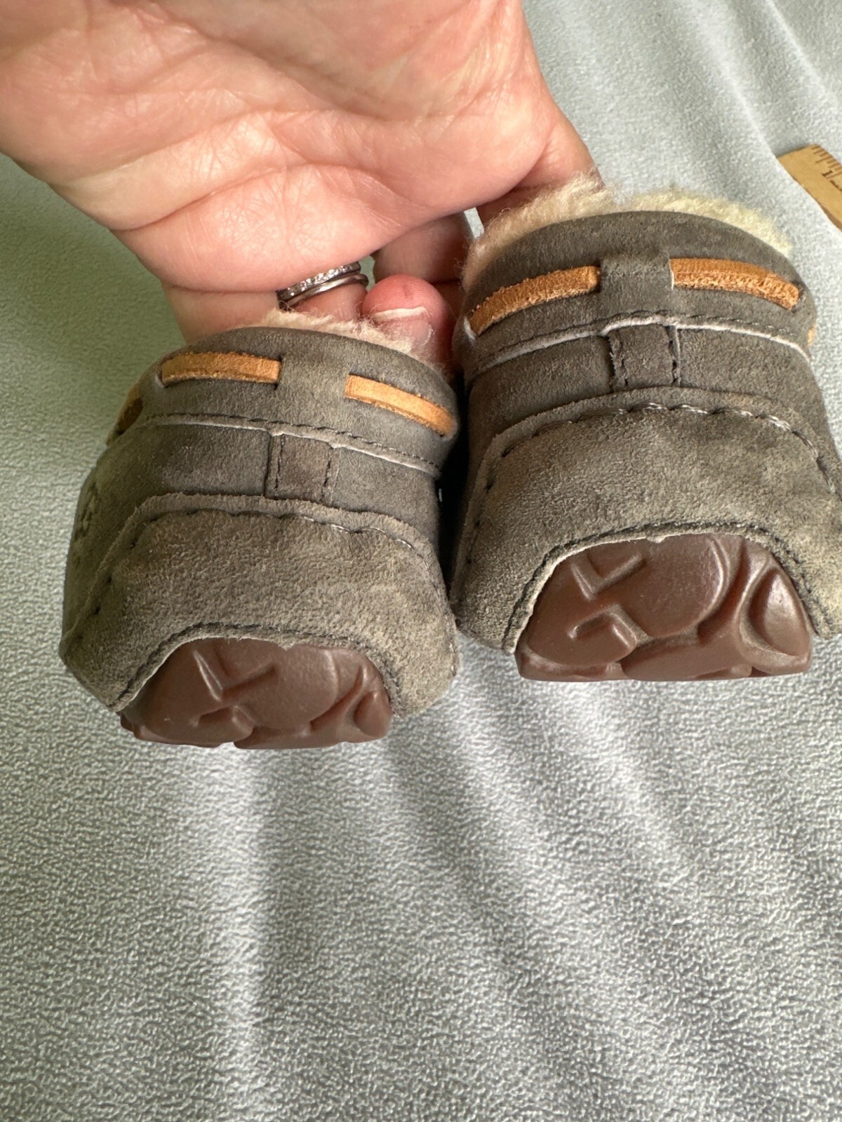 SAOLA Ciabatta Ugg donna 9 Dakota shearling slip on pelle scamosciata grigio top suola gomma