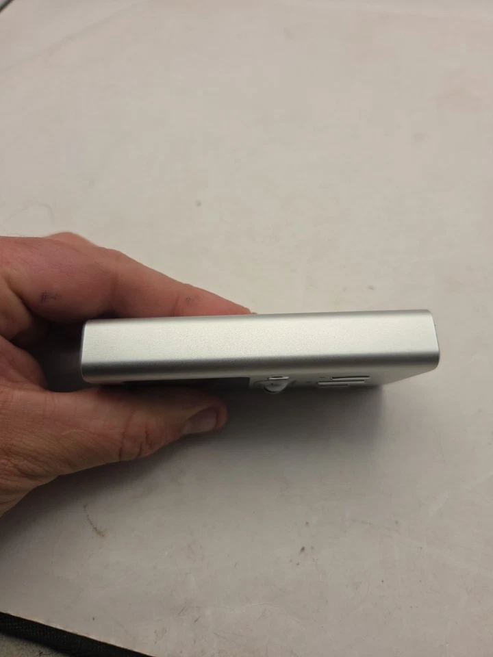 Reproductor MP3 DELL DJ Digital Jukebox HV02T plateado 30 GB SIN PROBAR Foto 4 de 4