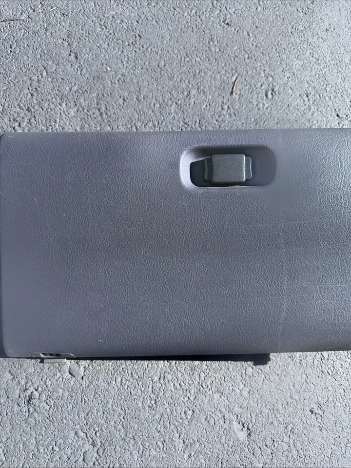 🔥94-97 Dodge RAM Dash GLOVE BOX Storage Compartment Door Assembly LT GRAY G20 - Image 4 of 4
