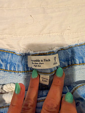 Abercrombie Fitch The Mom Short High Rise Light Wash Denim Shorts 25/0