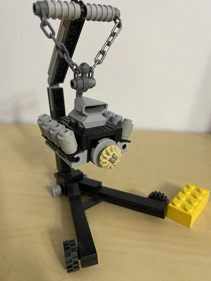 Lego MOC Engine Cherry Picker/Engine Hoist With V-8 Engine Genuine Lego Parts - Image 4 of 4