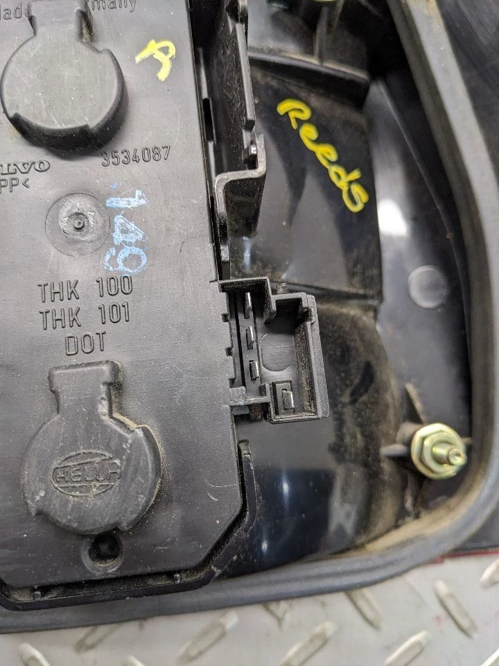 Passenger Tail Light Sedan Decklid Mounted Fits 91-95 VOLVO 940 1155912 - Image 4 of 4