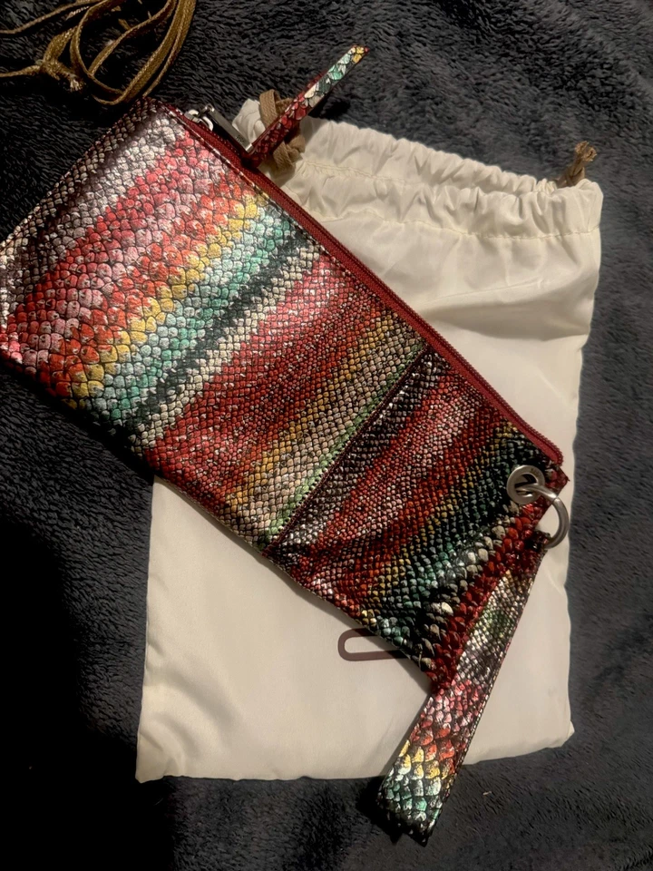 Cartera Hobo International Holiday Stripe Foto 2 de 4