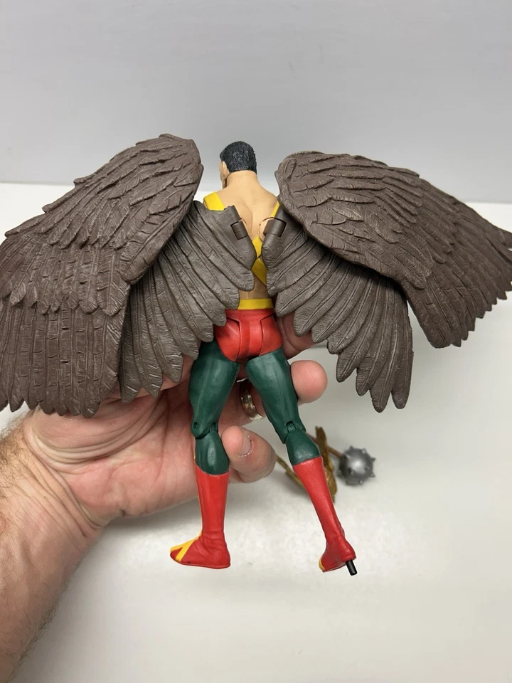 Figura de acción DC Direct Hawkman con casco alas maza y soporte-Alex Ross Foto 4 de 4