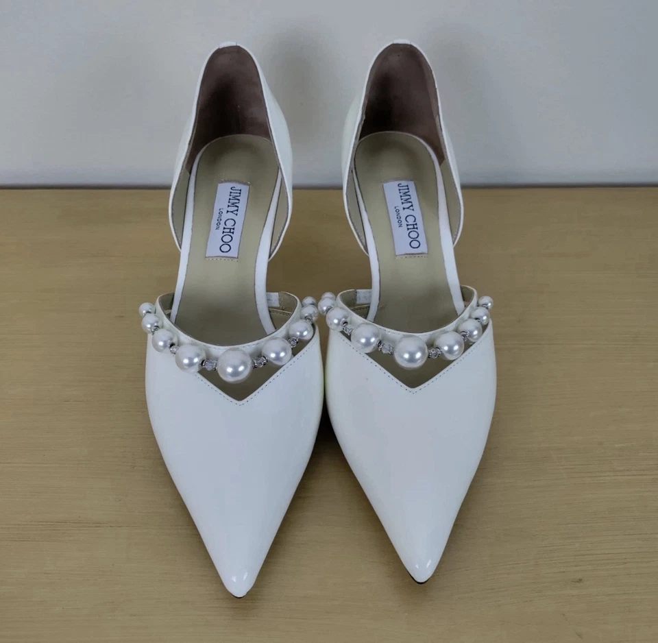 Zapatos de novia puntiagudos Jimmy Choo blancos charol adornados con perlas talla 41 Foto 3 de 4