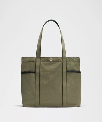 NWT Lululemon Daily Multi-Pocket Tote Bag 20L Bay Leaf/Rainforest Green