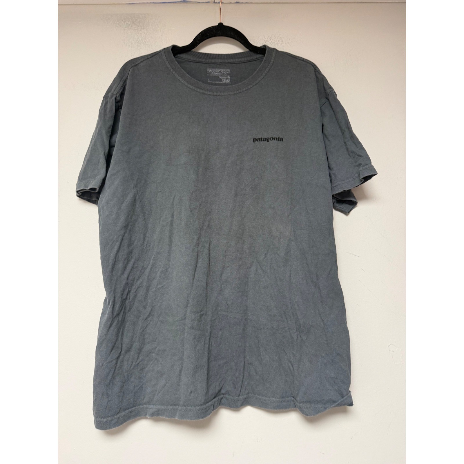 Patagonia P-6 Logo T-Shirt Mens Large Gray Organic Cotton Regular Fit Short