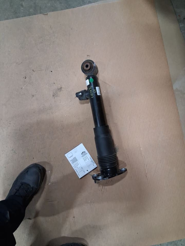 GMC Sierra Denali EV 2024 Strut 3128438