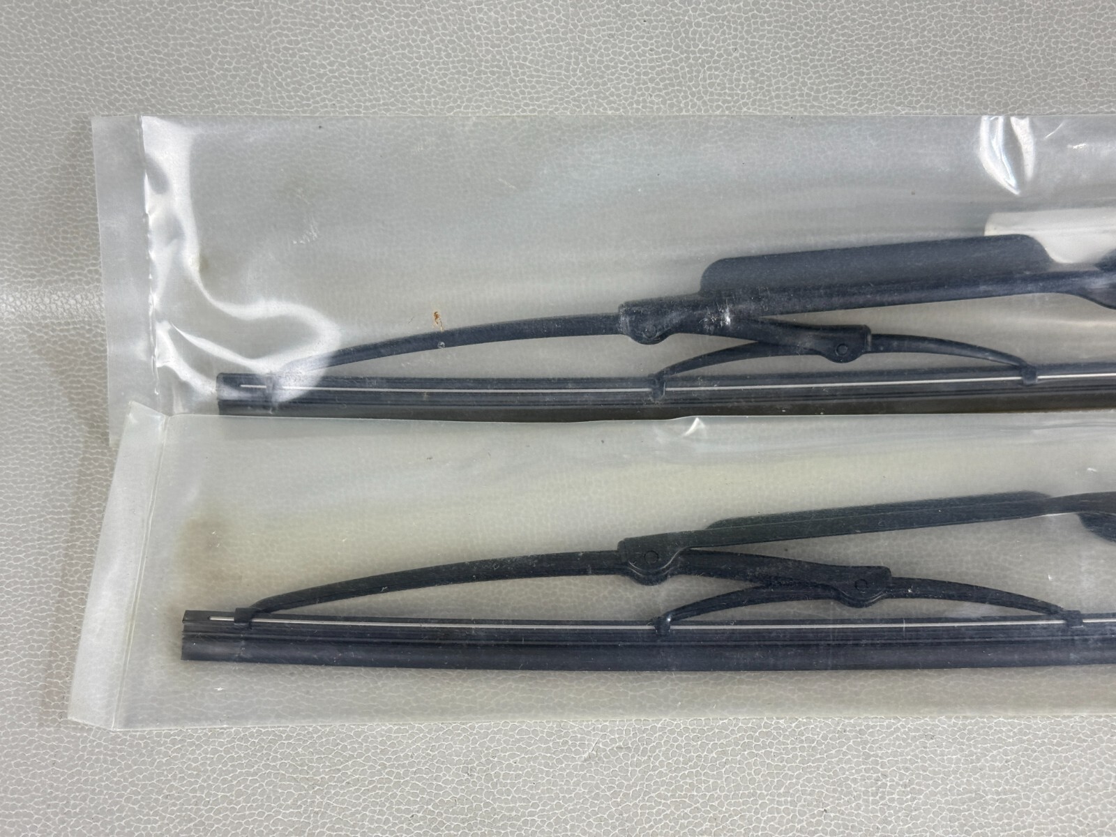 BRAND NEW! BENTLEY ROLLS-ROYCE GENUINE WINDOW WIPER BLADES 18" SET OF 2 OEM