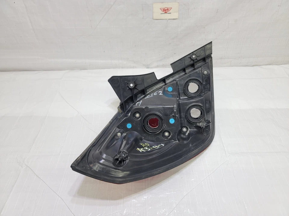 2008 2009 2010 Saturn Vue Taillight Tail Light Lamp Right Passenger OEM 96830930 - Image 4 of 4