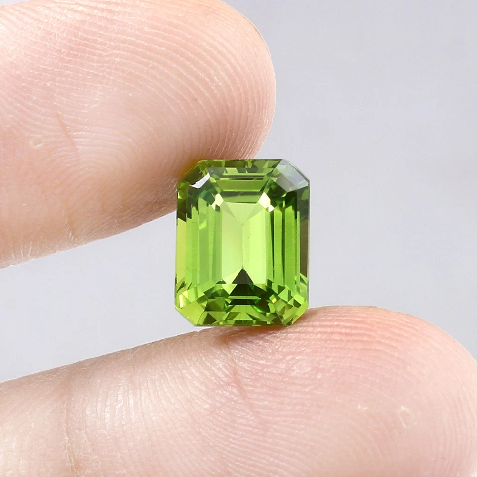 AAA Flawless Ceylon Peridot Green Sapphire Loose Radiant Cut Gemstone 10x8 MM - Image 3 of 4