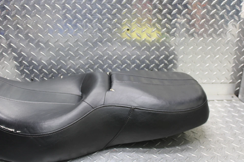 2011 HARLEY-DAVIDSON ROAD KING CLASSIC FLHRC SEAT 52329-11 - Image 3 of 4