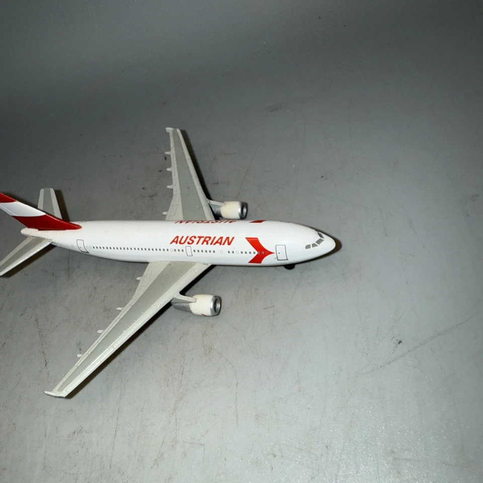 AC419926 AeroClassics A310 1/400 Modelo OE-LBO Austrian Airlines Foto 2 de 4