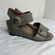 Taos Carousel 2 Graphite Leather wedge, size US 6-6.5/EU 37, elegant, comfort.