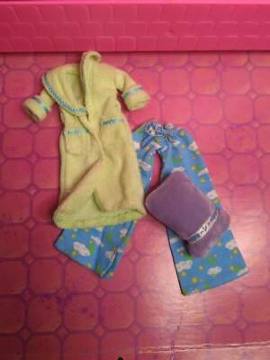 Bratz 2001 Pajamas Power Set W/Purple Pillow Accessory For 10'' Doll