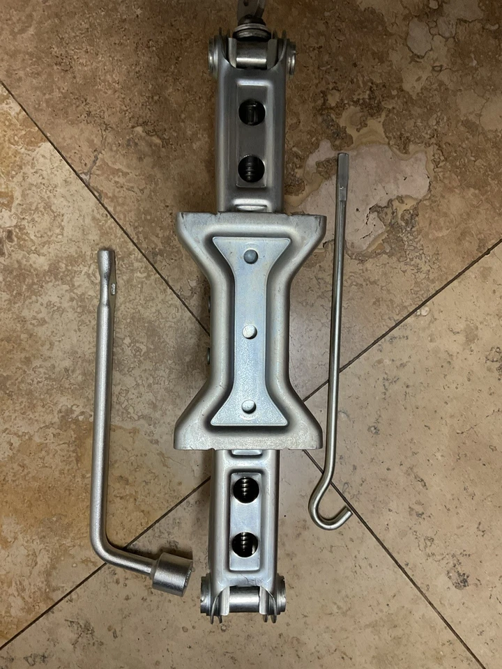 Macaco Nissan Rougue Murano 2008-2014 com ferramentas de chave fabricante de equipamento original - Imagem 3 de 4