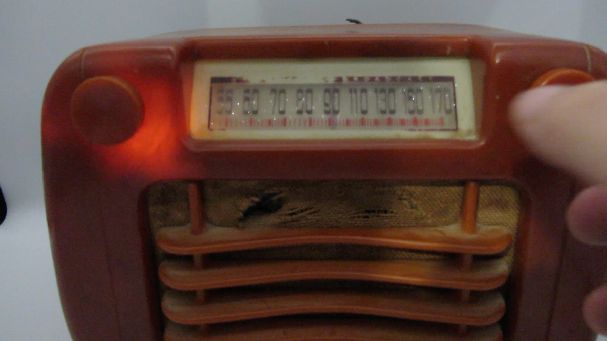 Sentinel Bakelite Catalin 284 Wavy Grill Radio ButterScotch!! It