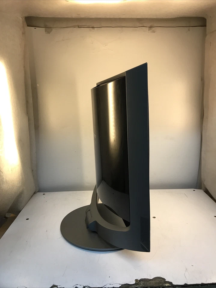 Sony 19" Adjustable TFT LCD Color Computer Display Monitor SDM-HS94P tested - Image 4 of 4