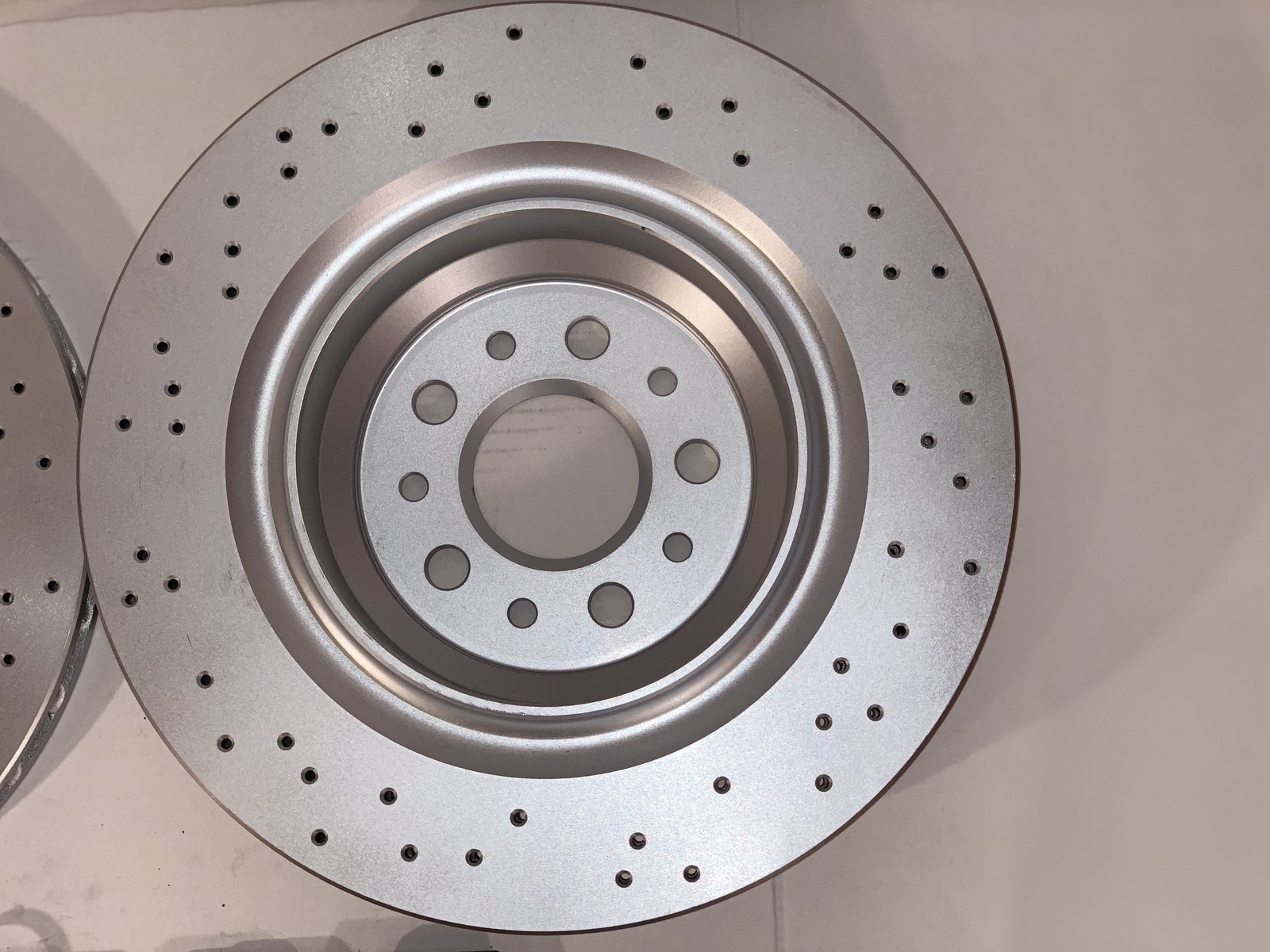 Maserati Ghibli SQ4 Quattroporte AWD Rear Rotors and Brake Pads Set