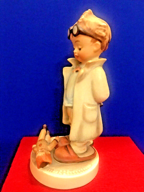 DOCTOR Hummel TMK2 Dangling Doll Feet HUM # 127, 5" Tall, Goebel Germany MINT