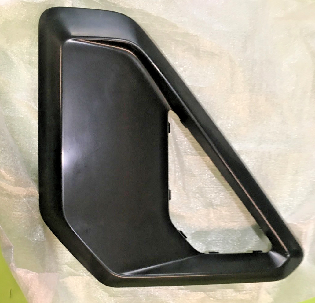 Moulure avant gauche 86595BE000 pour réparer le pare-choc rayé de votre Kona SX2