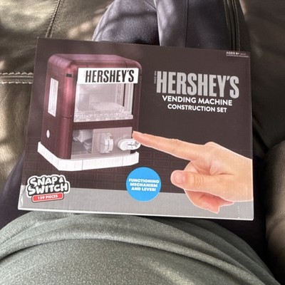 Hershey's Snap & Switch Vending Machine 159 Piece Construction Set Lever