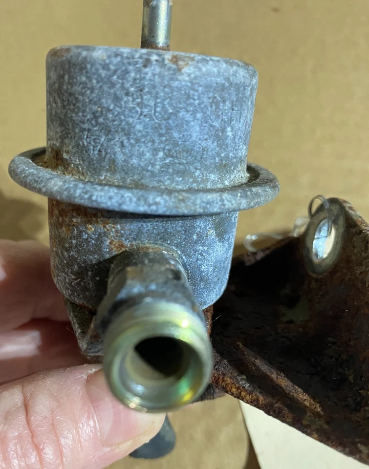 Regulador de presión de combustible Saab 900 Turbo 1985-1993 0 280 160 255 Foto 3 de 4