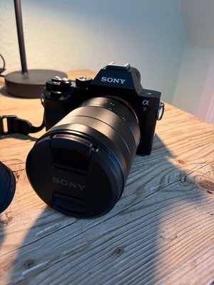 Sony A7 Komplettset; Zeiss 24-70 F4; 50mm; Blitz; 16.353 Auslö.